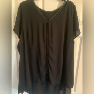 Lightweight high low black top, size 22/24